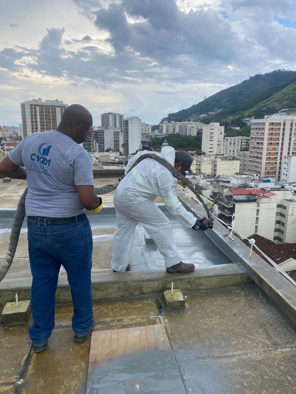 Aplicação de poliureia em lajes