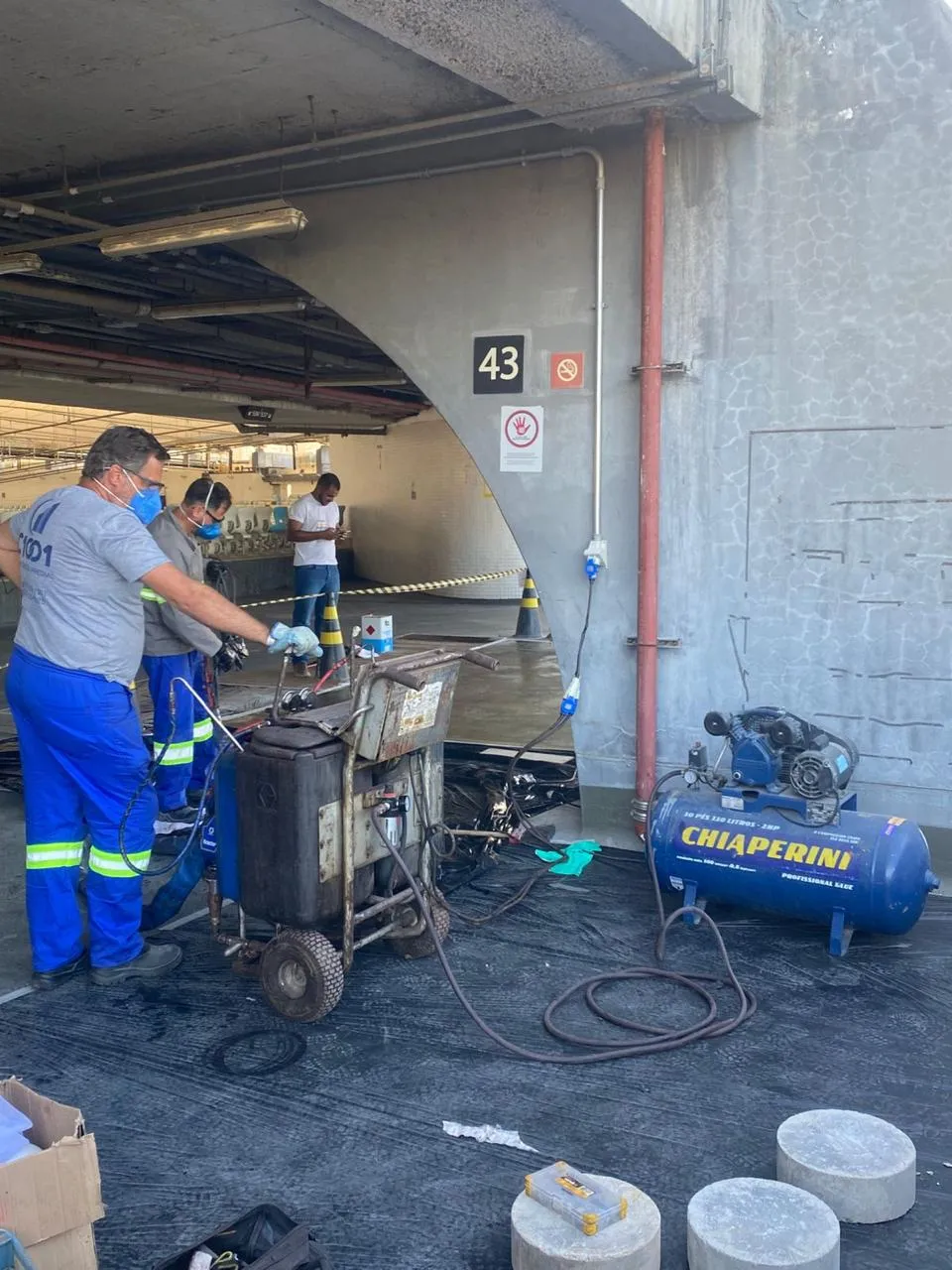 Aplicação de poliureia em piso