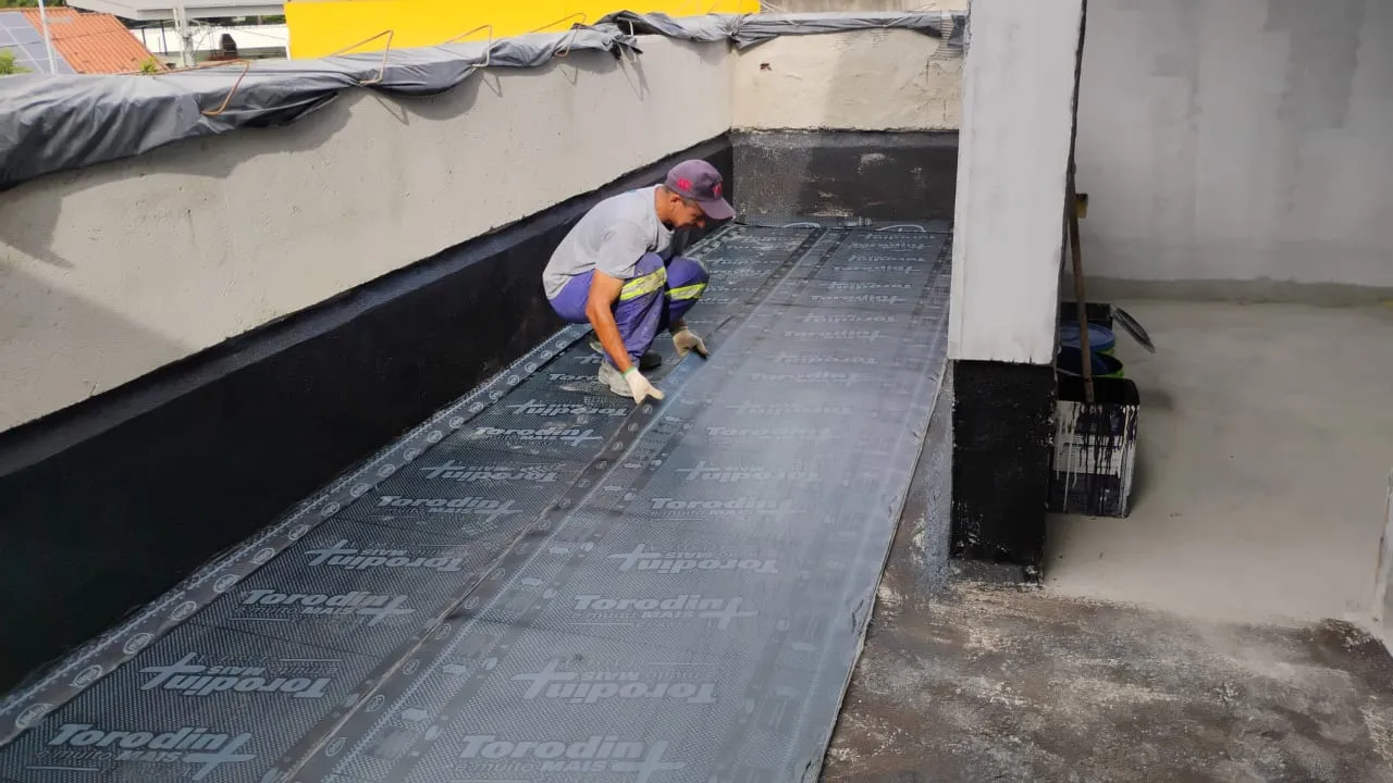 Impermeabilização de laje com manta asfáltica