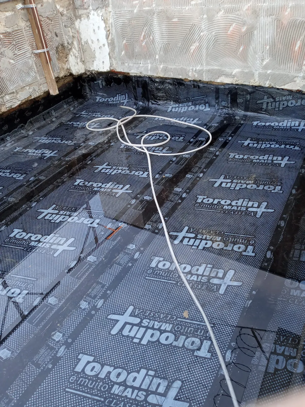 Impermeabilização de laje com piso