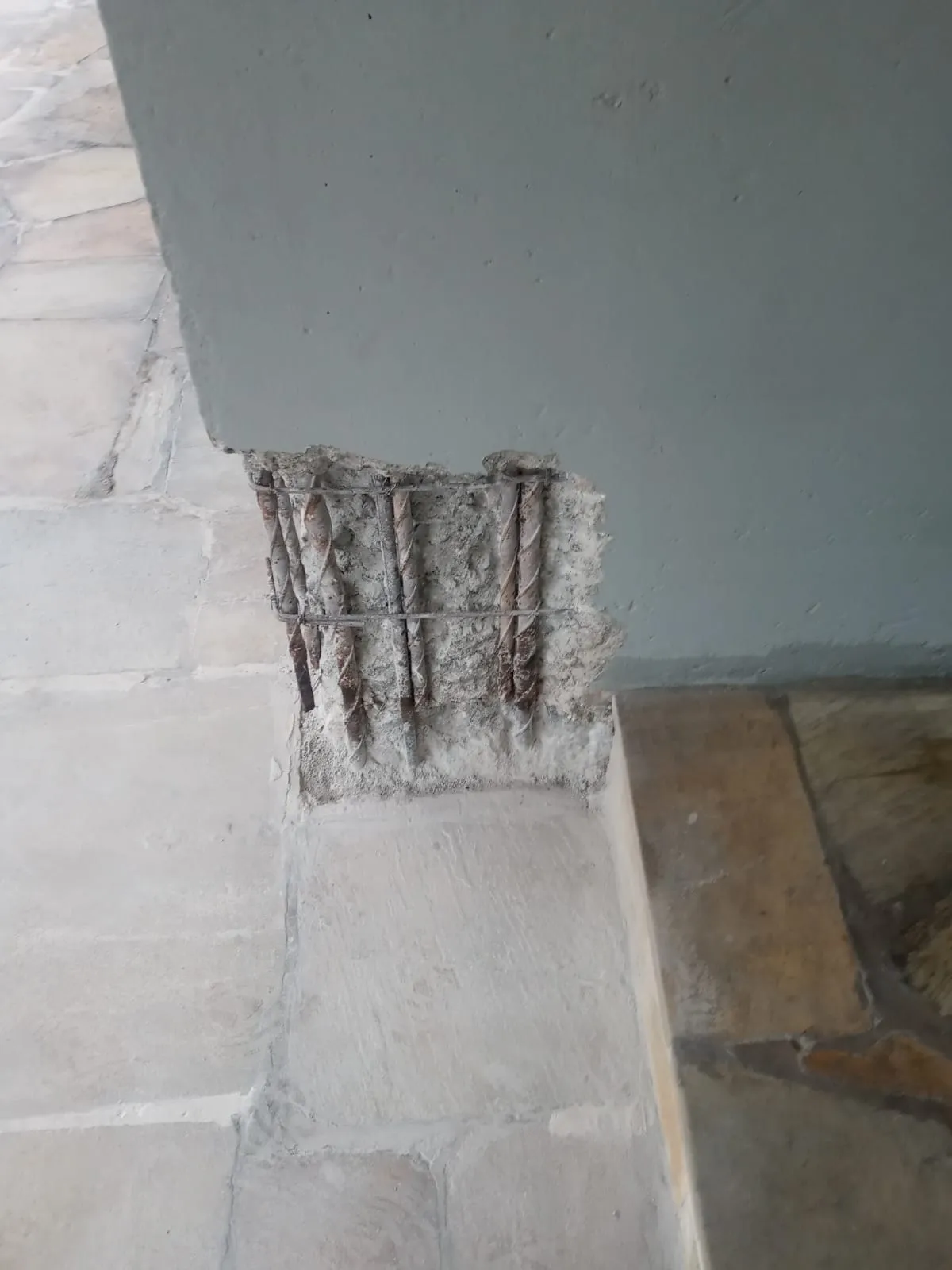 Recuperação estrutural de pilares no Rio de Janeiro