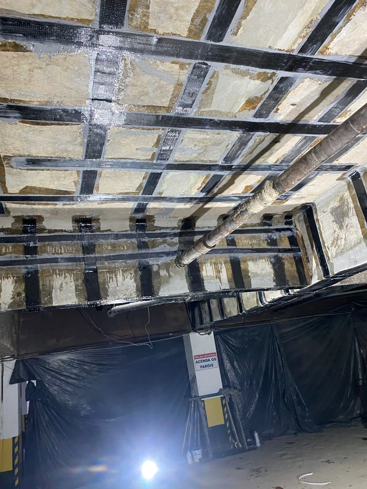 Reforço com fibra de carbono na Barra da Tijuca